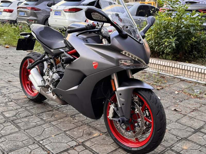 杜卡迪 SuperSport