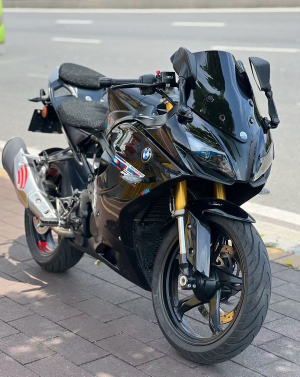 宝马 G 310 RR