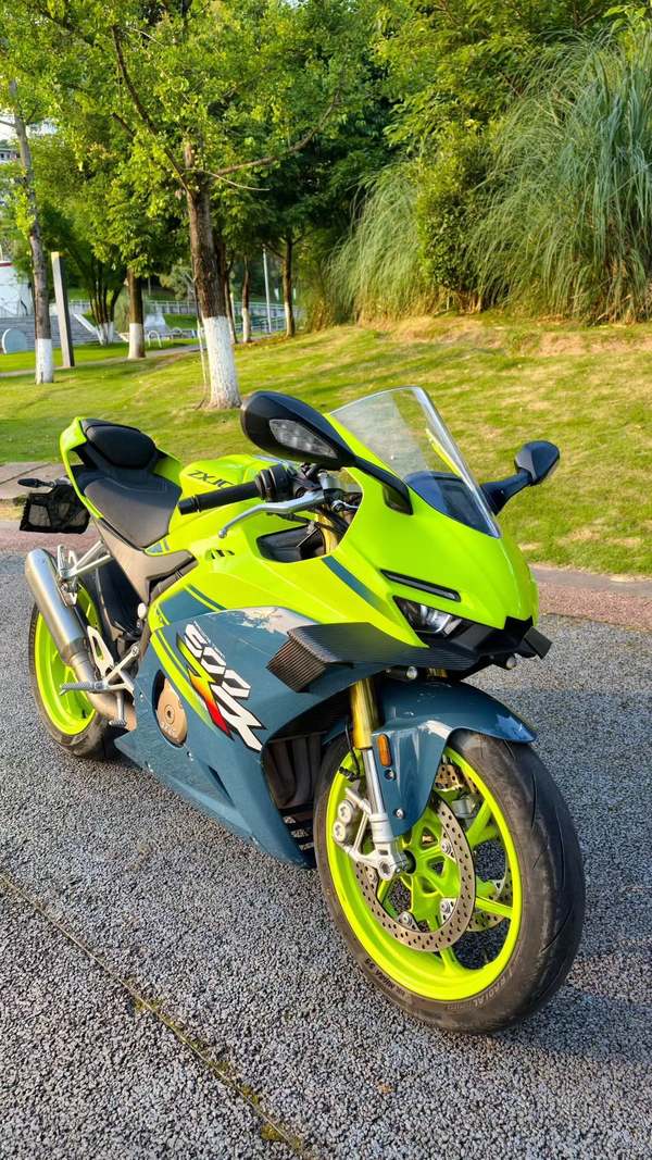 张雪机车 500RR