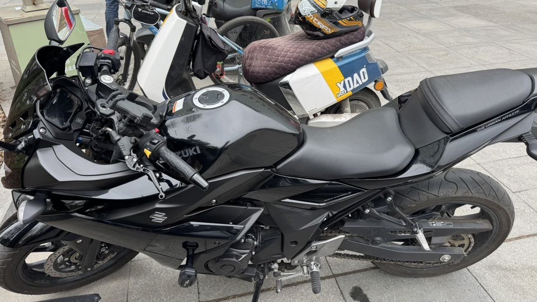 豪爵铃木 GSX250R