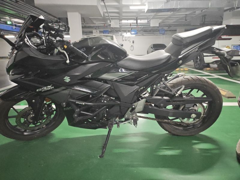 豪爵铃木 GSX250R