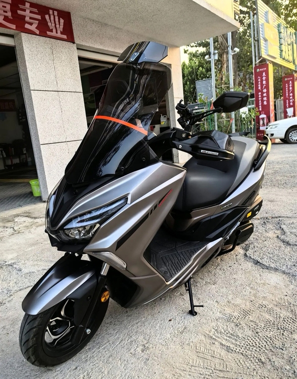QJMOTOR 鸿250