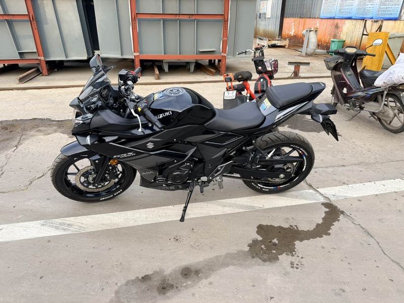 豪爵铃木 GSX250R