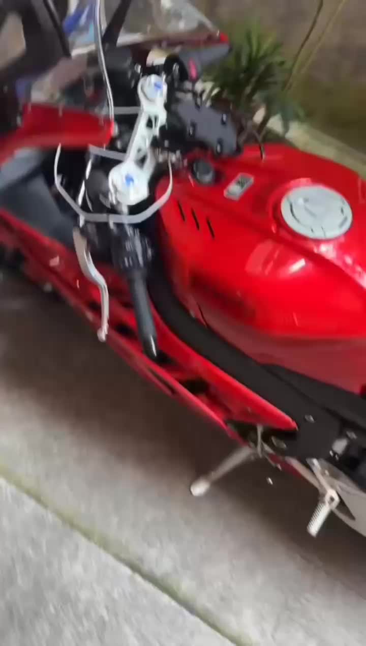 张雪机车 820RR