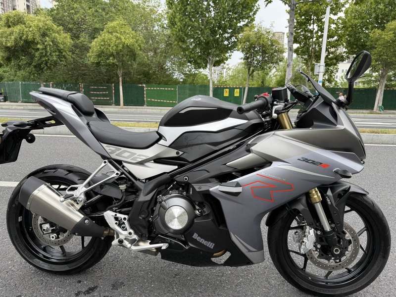 贝纳利 龙卷风 Tornado 302R