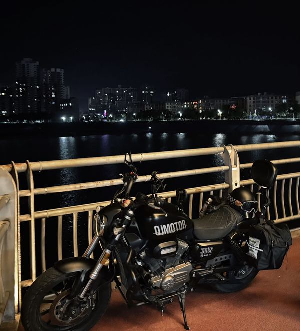 QJMOTOR 闪300S