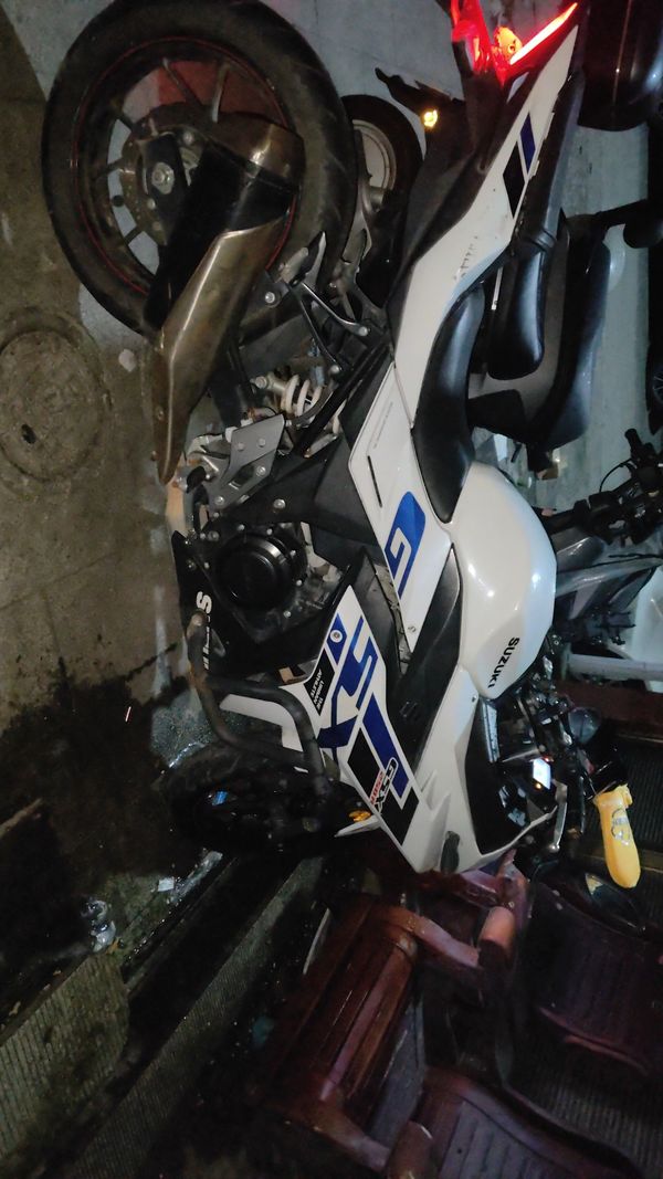 豪爵铃木 GSX250R