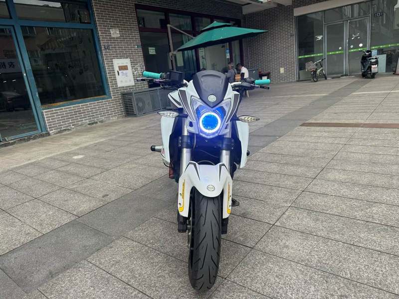 贝纳利 TNT600i