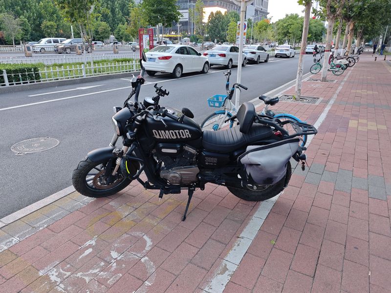 QJMOTOR 闪300S