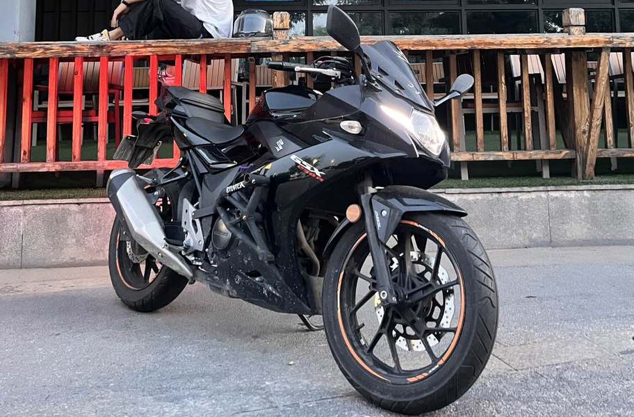 豪爵铃木 GSX250R
