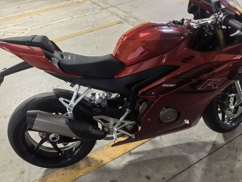 张雪机车 500RR