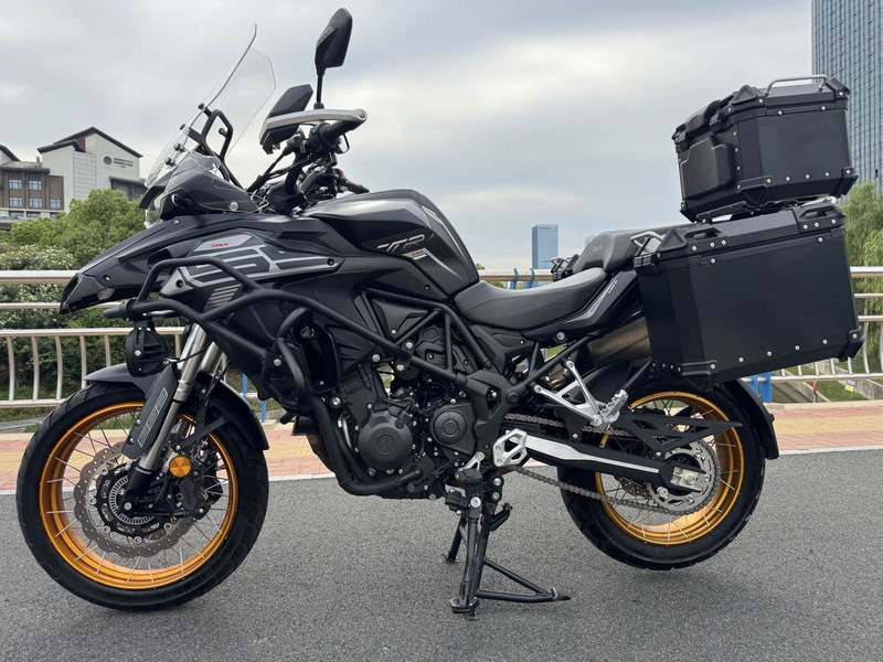 贝纳利 TRK552
