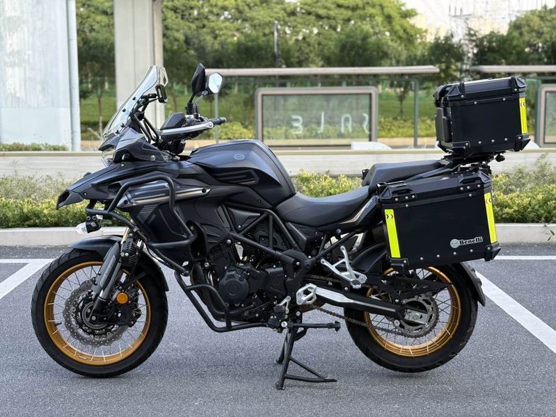 贝纳利 TRK552