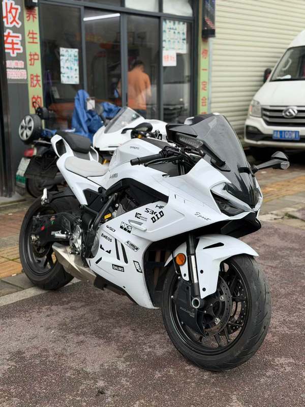 春风 675SR