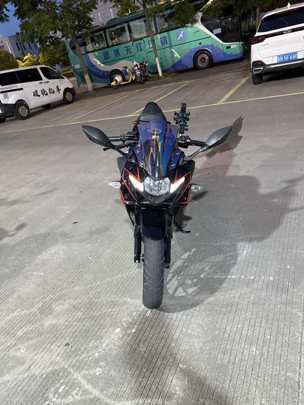豪爵铃木 GSX250R