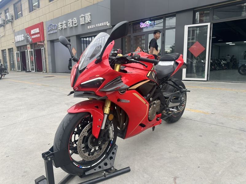 QJMOTOR 赛600