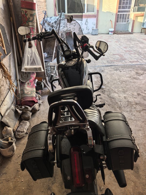 QJMOTOR 闪300S