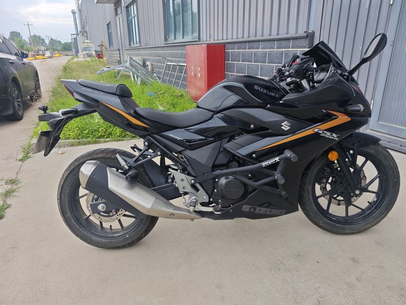 豪爵铃木 GSX250R
