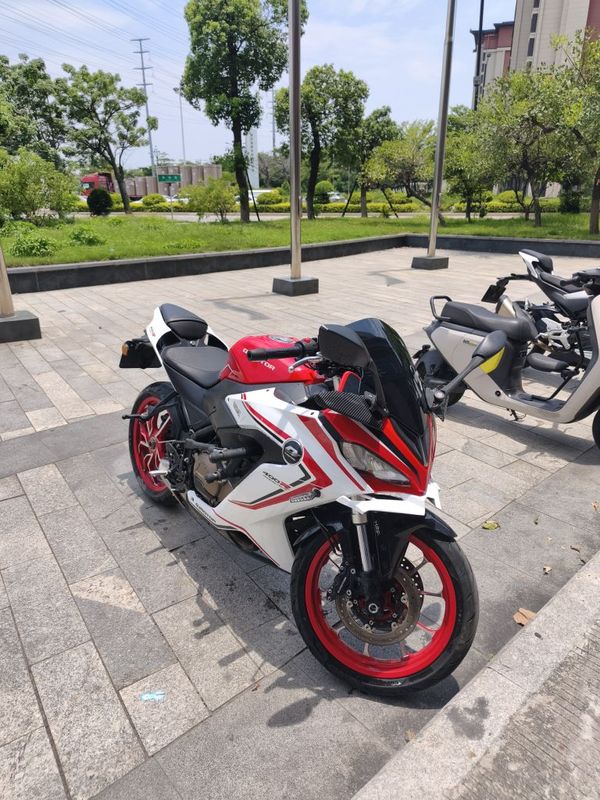 QJMOTOR 赛400