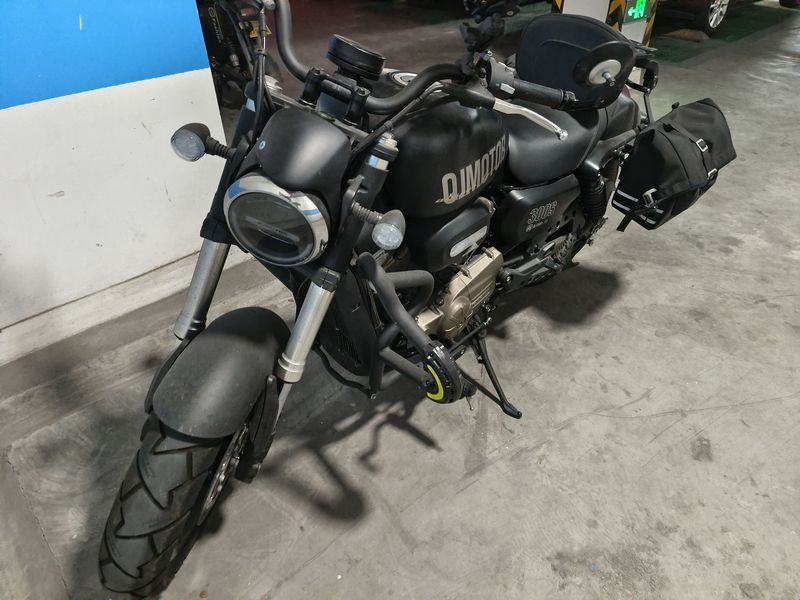 QJMOTOR 闪300S