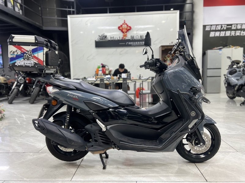 雅马哈 NMAX
