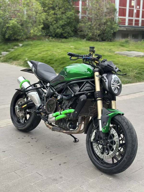 贝纳利 752S