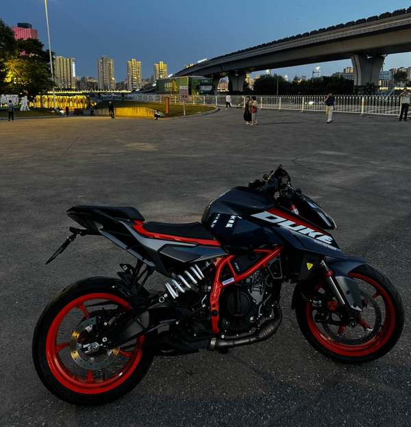 KTMR2R 390 Duke