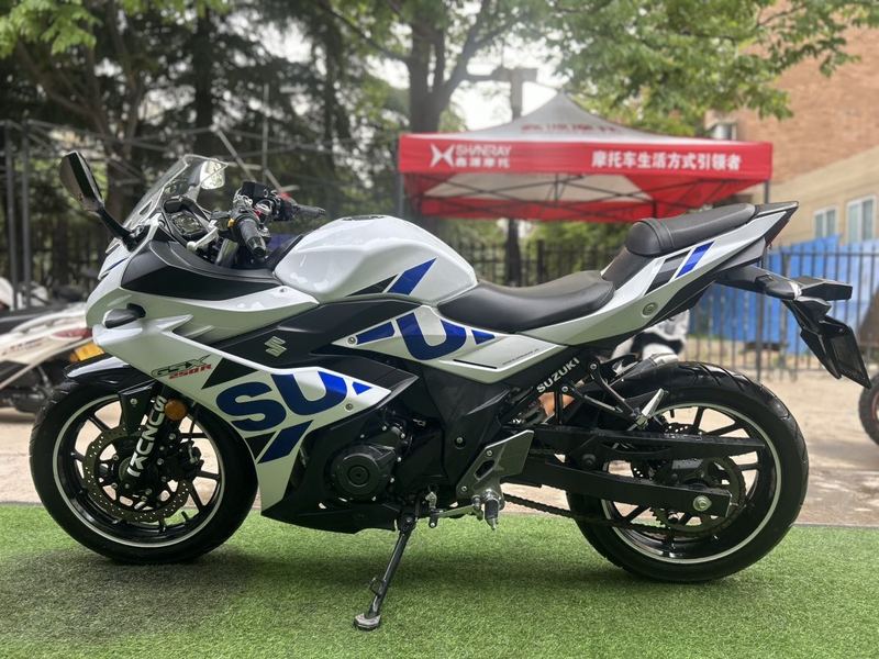 豪爵铃木 GSX250R