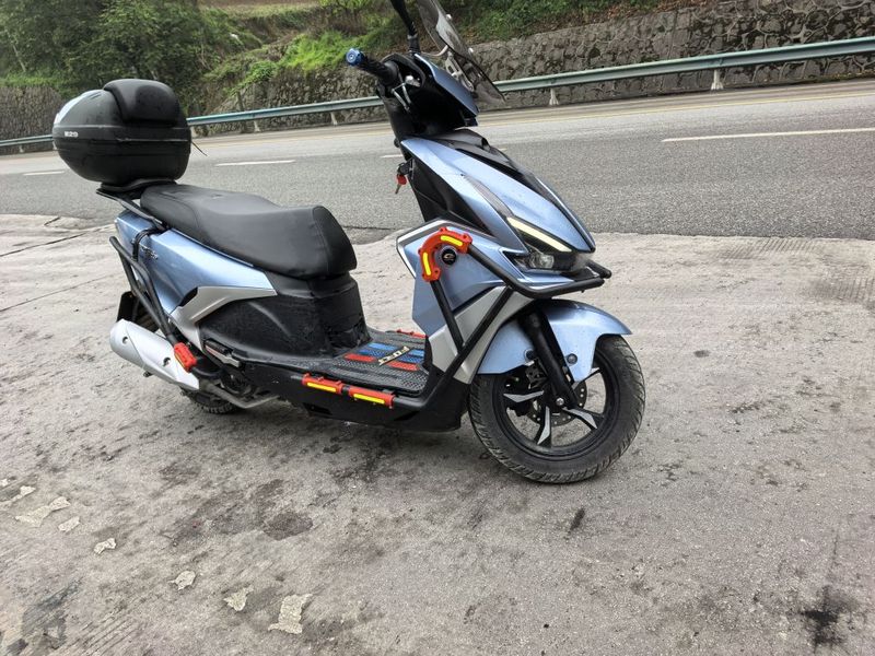 QJMOTOR 鸿125