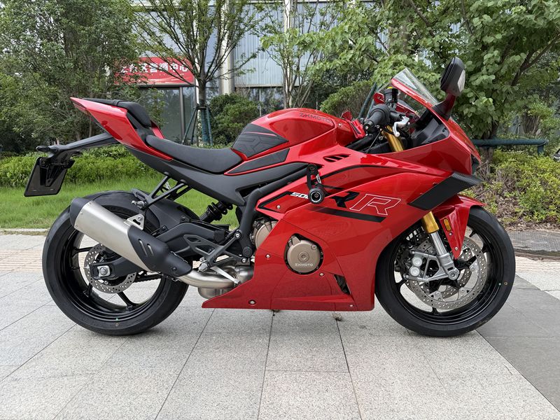 张雪机车 500RR