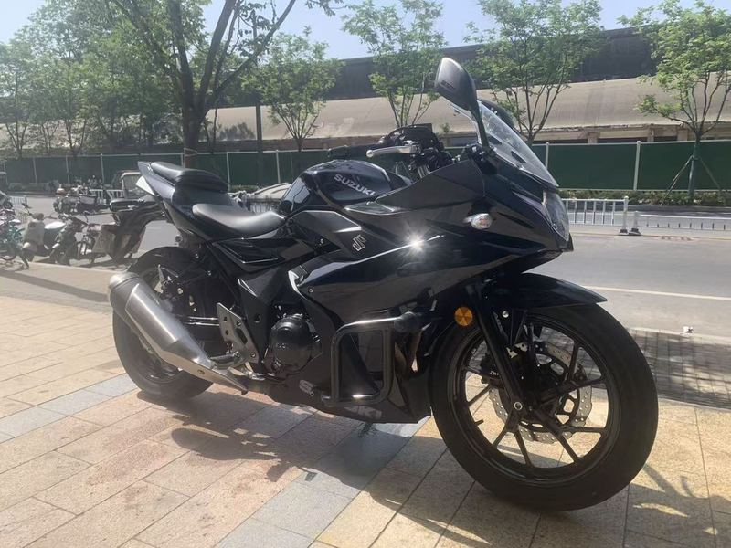 豪爵铃木 GSX250R