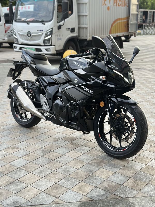 豪爵铃木 GSX250R