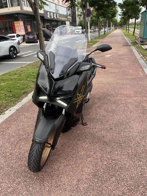雅马哈 XMAX