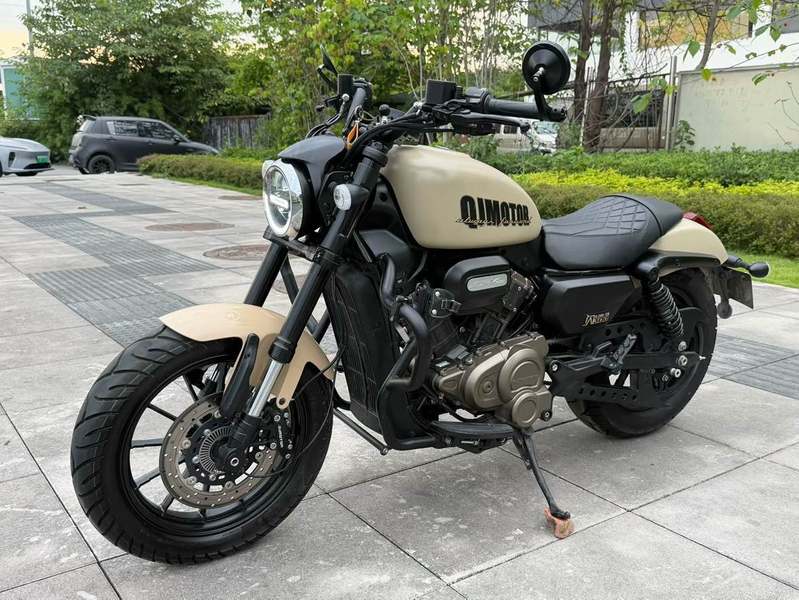 QJMOTOR 闪300S