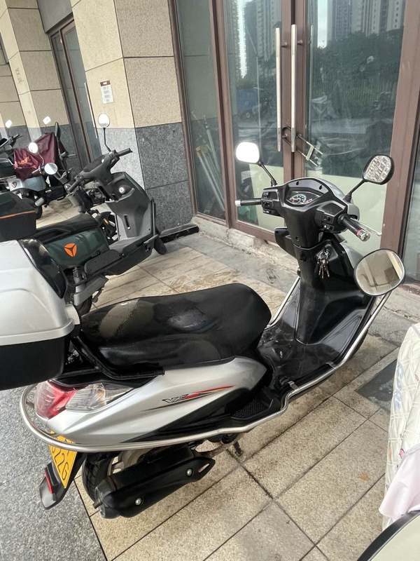 豪爵 VF100