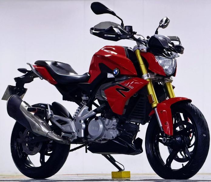 宝马 G 310 R