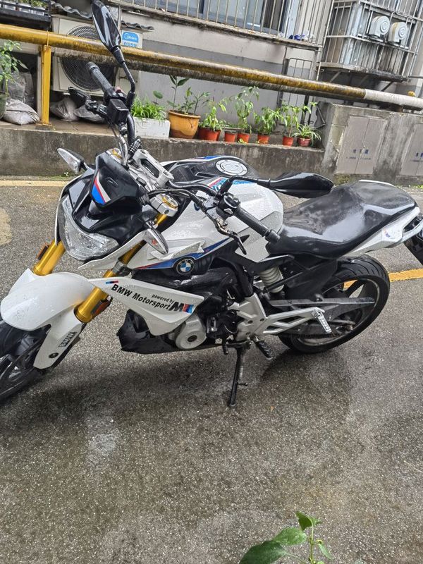 宝马 G 310 R
