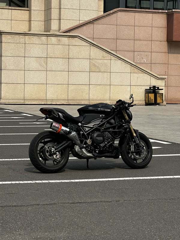 贝纳利 752S