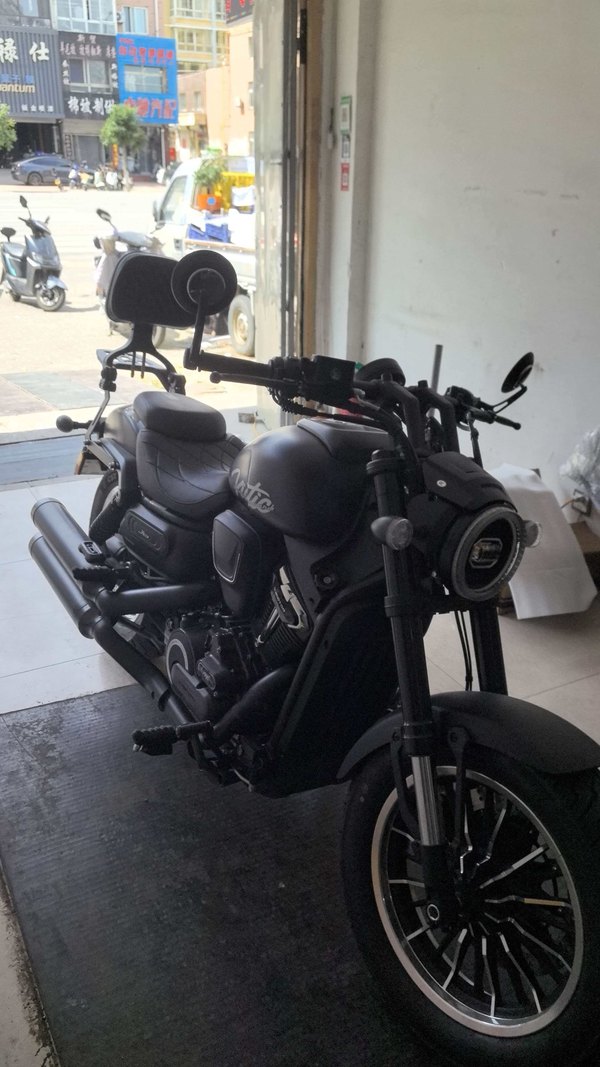 QJMOTOR 闪600