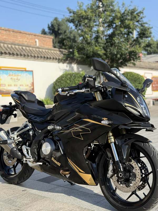 贝纳利 龙卷风 Tornado 302R