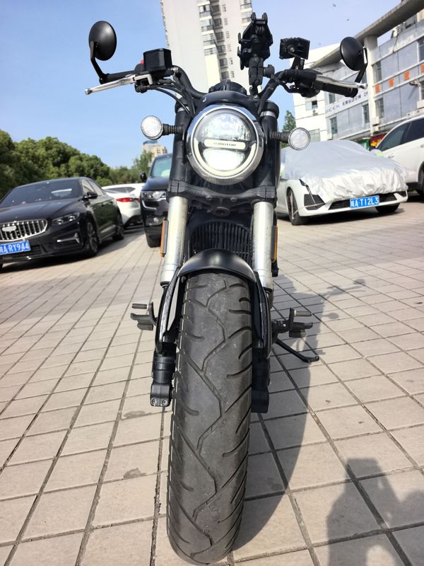 QJMOTOR 闪300S