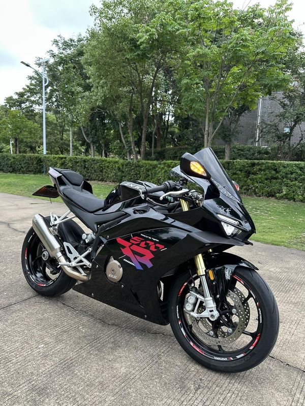 张雪机车 500RR