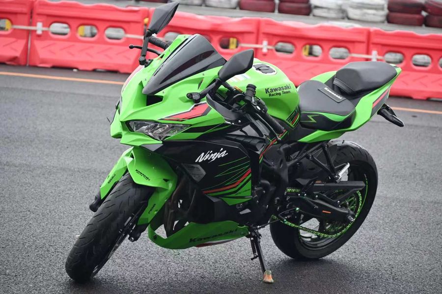 川崎 ZX-4R