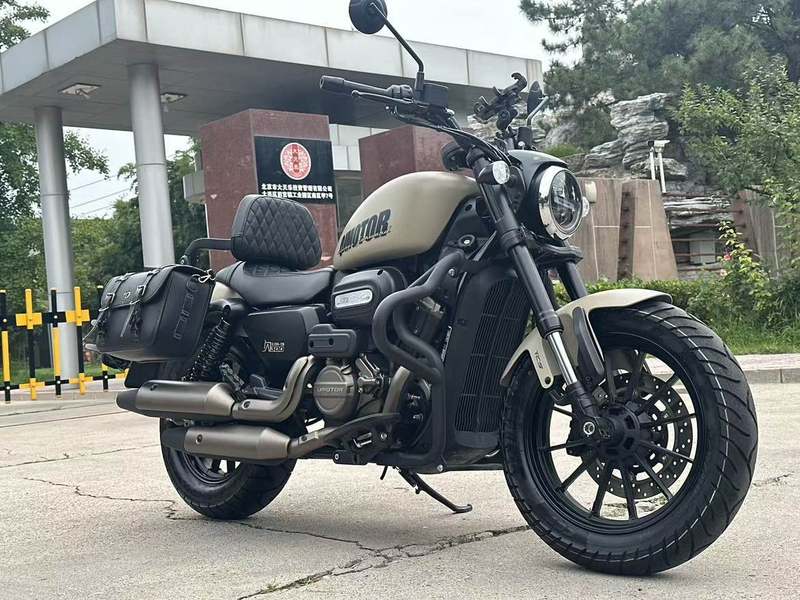 QJMOTOR 闪300S