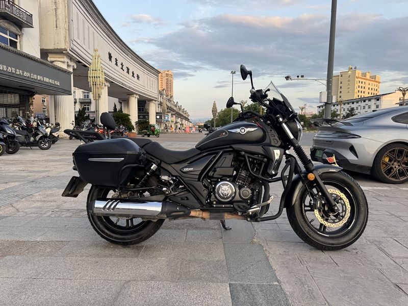 豪爵 TR300