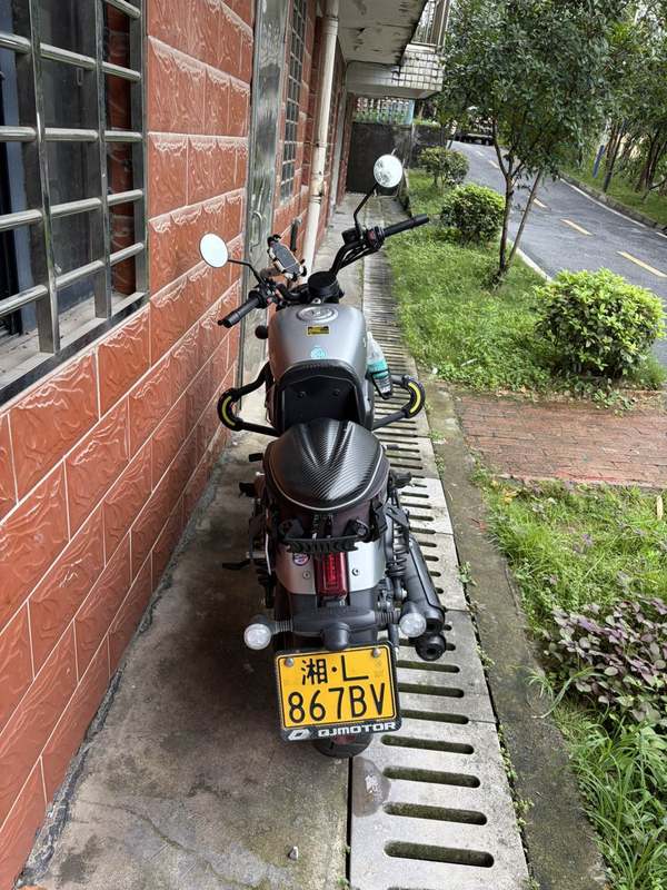 QJMOTOR 闪250