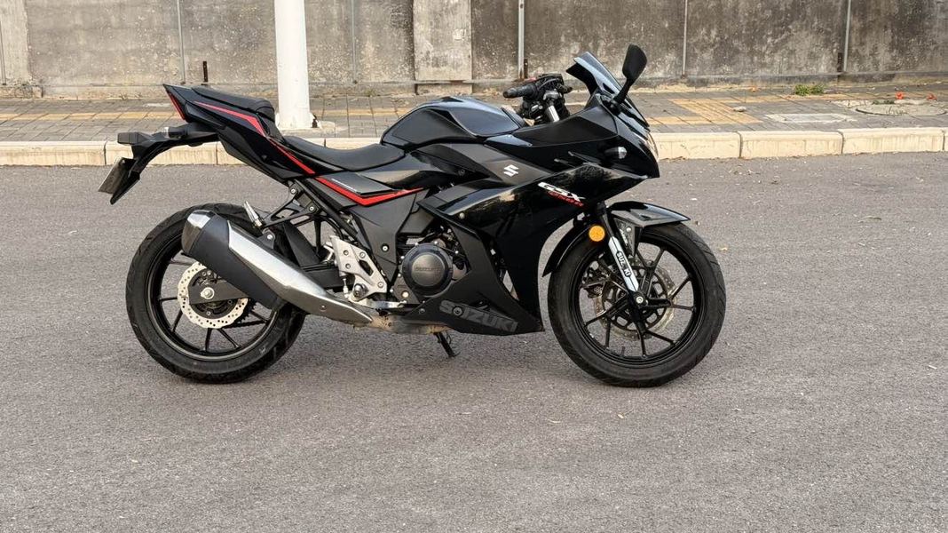 豪爵铃木 GSX250R