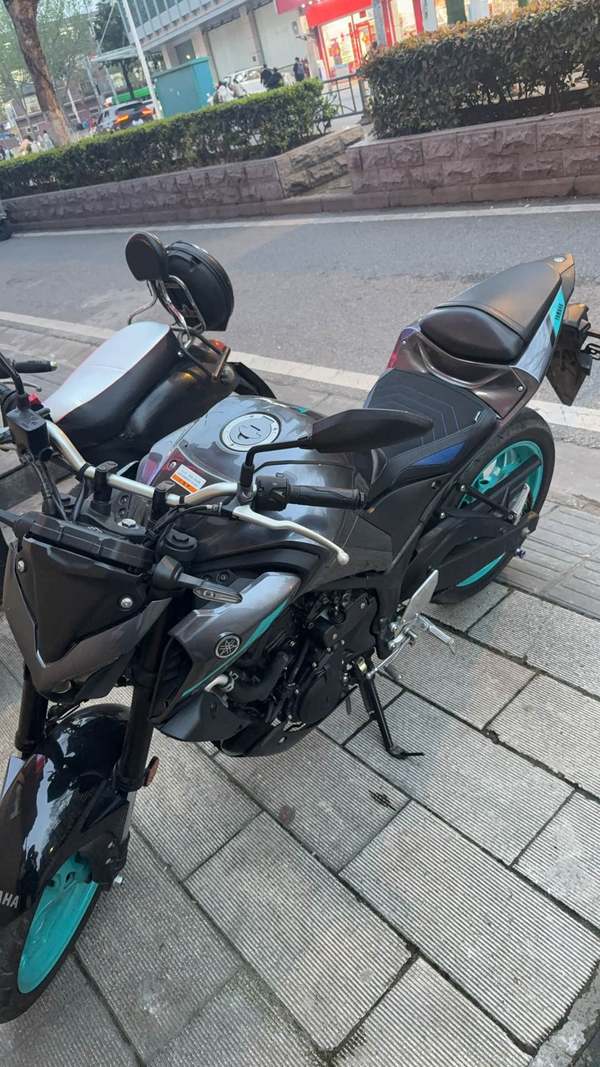 雅马哈 MT-03