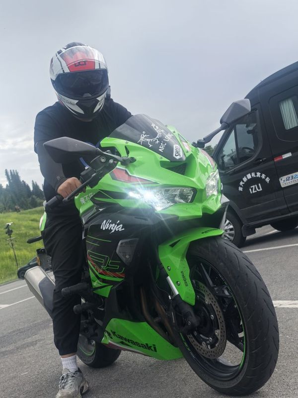 川崎 ZX-4R