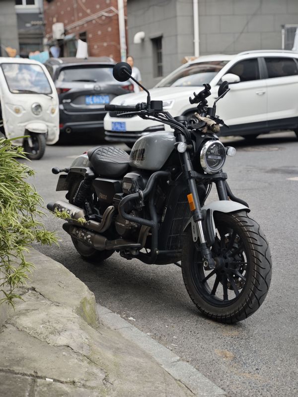 QJMOTOR 闪300S